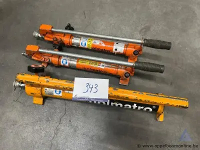 Lot van 3 hydraulische handpompen Holmatro – kavel bij Appelboom