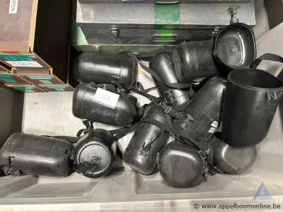 Kunststof houders en potten voor ademluchttoestellen – kavel bij Appelboom