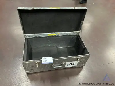 5 Metalen transportbakken – kavel bij Appelboom