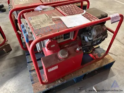 Stroomgenerator KIRSCH (D+E) 6 BSVE, 6 kVA, 400 V en 230 V uitgangsspanning, 124 kg bouwjaar 2007, 4,8 kW. Werking niet gekend – kavel bij Appelboom