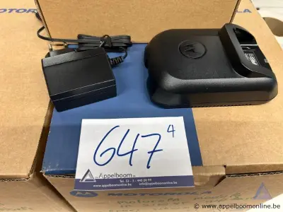 4x Laadstation Motorola WPLN4199 / WPLN4226, geschikt voor radiotoestellen zoals MTP8550EX. Inclusief adapter. Werking niet gekend – kavel bij Appelboom