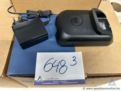 3x Single-unit lader Motorola, types WPLN4199 en WPLN4226, voor radio MTP8550EX, inclusief adapter. Werking niet gekend – kavel bij Appelboom