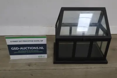 Zwarte glazen mini kweekkas' – kavel bij GSD Auctions, Zoeterwoude