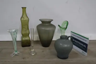 Set van 6 verschillende glazen vazen – kavel bij GSD Auctions, Zoeterwoude
