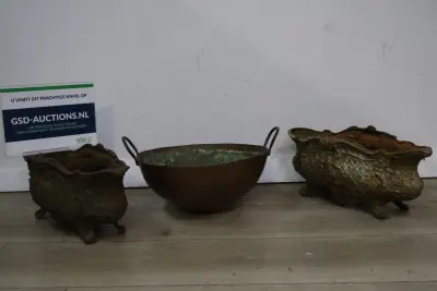 Set van 2 Antieke Gietijzeren Plantenbakken – kavel bij GSD Auctions, Zoeterwoude
