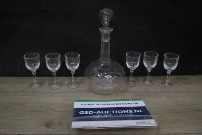 Glazen karaf met zes bijpassende glazen – kavel bij GSD Auctions, Zoeterwoude