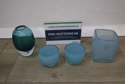 Set van 4 blauwe glazen vazen – kavel bij GSD Auctions, Zoeterwoude