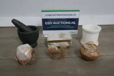 Mix van zes diverse marmeren voorwerpen – kavel bij GSD Auctions, Zoeterwoude