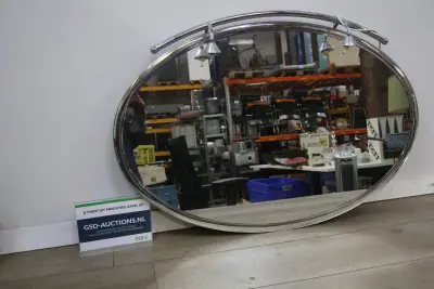 Ovale spiegel met metalen lijst en verlichting – kavel bij GSD Auctions, Zoeterwoude