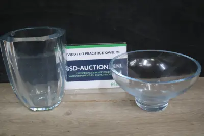 Helder glazen vaas en schaal – kavel bij GSD Auctions, Zoeterwoude