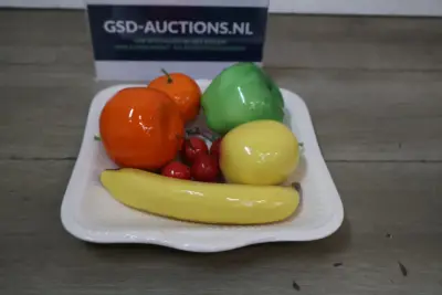 Decoratief fruitschaal met kunst fruit – kavel bij GSD Auctions, Zoeterwoude