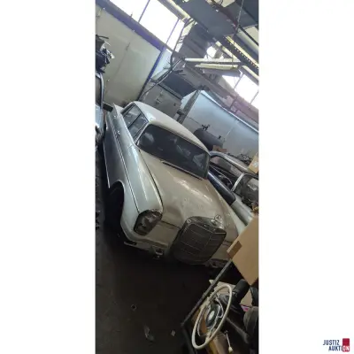 weißer Mercedes Benz 300 SE // Limousine – kavel bij Justiz-Auktion, Rastatt