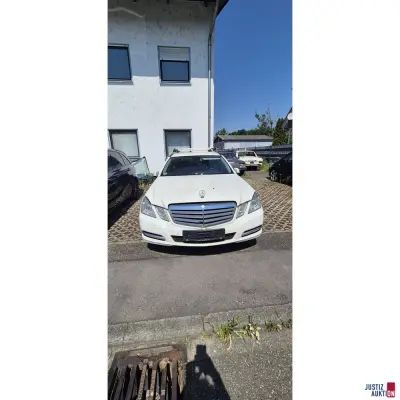 weißer Mercedes Benz T T-Modell E 250 CDI – kavel bij Justiz-Auktion, Rastatt