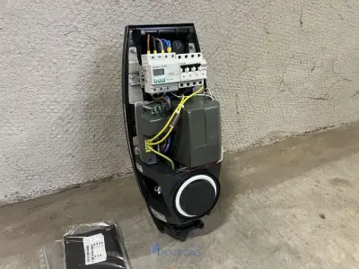 10 dubbele laadstations EVBOX BUSINESSLINE 4G - 32 A - HUB – kavel bij VH Auctions