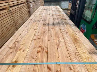 Ca. 56x Douglas Regels Fijnbezaagd, 50x75mm, lengte 400cm – kavel bij Onlineveilingmeester