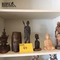 Houten beeldjes. 6 stuks – kavel bij BOPA Auctions, Ieper