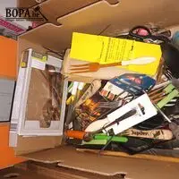 Keukengerei. 1 doos – kavel bij BOPA Auctions, Ieper