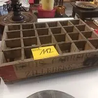 Houten flessenbak Louis Garrein Zillebeke – kavel bij BOPA Auctions, Ieper
