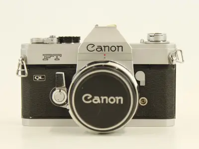 Canon FT QL + FL 50mm f/1.8 lens en lederen tas – kavel bij De Kringwinkel, Antwerpen