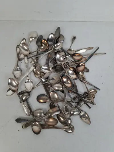 Partij van 50 Vintage & Antieke Koffielepels & Theelepels – Totaal 1 kg! – Diverse Modellen – kavel bij De Kringwinkel, Waardamme