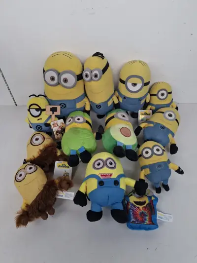 Grote Partij Minion Knuffels – 13-delige Verzameling (Met Officiële Labels) – kavel bij De Kringwinkel, Waardamme