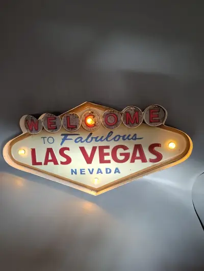 Vintage "Welcome to Fabulous Las Vegas" Verlicht Metalen Wandbord – Dé Blikvanger voor uw Mancave of Bar! – kavel bij De Kringwinkel, Waardamme