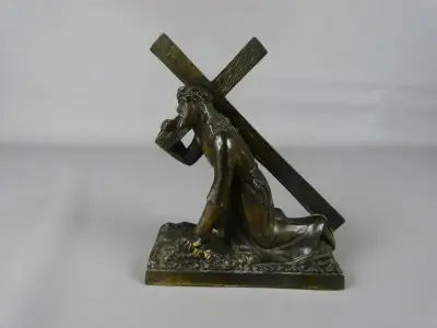 Vintage beeldje Jezus met kruis van metaal – kavel bij De Kringwinkel, Diest