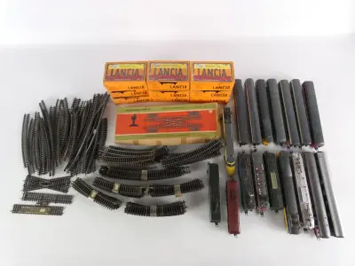 Modeltreinen en rails set met diverse wagons en wissels - Lima – kavel bij De Kringwinkel, Heverlee