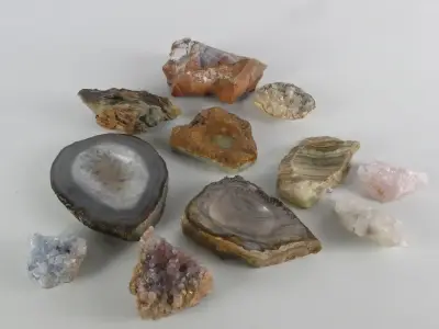 Set van diverse mineralen en kristallen – kavel bij De Kringwinkel, Heverlee