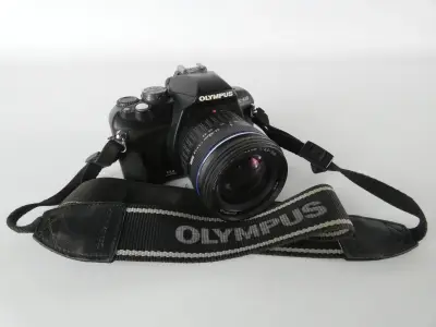 Olympus E-410 digitale spiegelreflexcamera met lens en geheugenkaart – kavel bij De Kringwinkel, Heverlee
