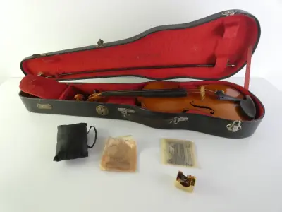Viool met koffer en accessoires – kavel bij De Kringwinkel, Heverlee