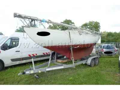 1 Bootstrailer Heku Typ: 2700 mit Segelboot / Unfall- & Bastlerfahrzeug – kavel bij Zoll-Auktion, Wandlitz
