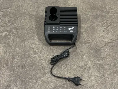 Milwaukee accu lader – kavel bij XL Auctions
