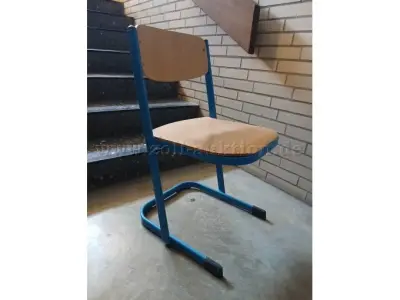 28 Klassenzimmertische und 34 Klassenzimmerstühle – kavel bij Zoll-Auktion, Sibbesse