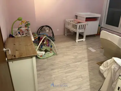 Complete inrichting babykamer met bedjes en speelgoed – kavel bij VH Auctions