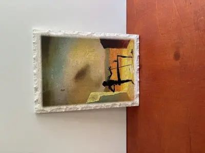 Muur decoratie op een steen – kavel bij GSD Auctions, Zoeterwoude