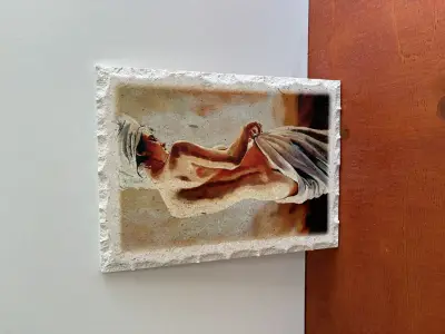 Muur decoratie op een steen (vrouw) – kavel bij GSD Auctions, Zoeterwoude