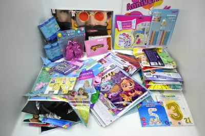 Mystery Versiering & Feest Box XL met 200 items – kavel bij GSD Auctions, Zoeterwoude