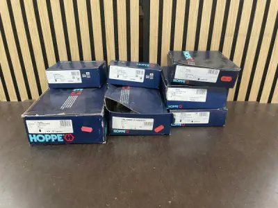 Partij HOPPE deur- en raambeslag – 7 dozen – kavel bij XL Auctions