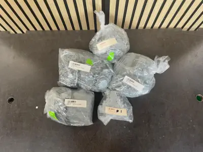 Partij Diverse Grijze Rijgklemmen & Toebehoren 001 – kavel bij XL Auctions