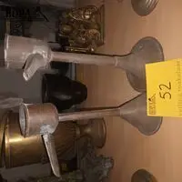 Antieke snotneus olielampen. 2 stuks – kavel bij BOPA Auctions, Ieper