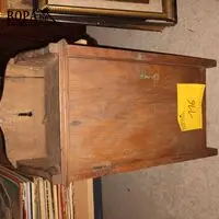 Antiek hangkastje – kavel bij BOPA Auctions, Ieper