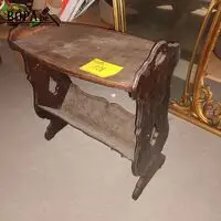 Houten bijzettafeltje – kavel bij BOPA Auctions, Ieper