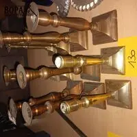 Koperen kandelaars. 11 stuks – kavel bij BOPA Auctions, Ieper