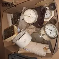 Lot wekkers en onderdelen – kavel bij BOPA Auctions, Ieper