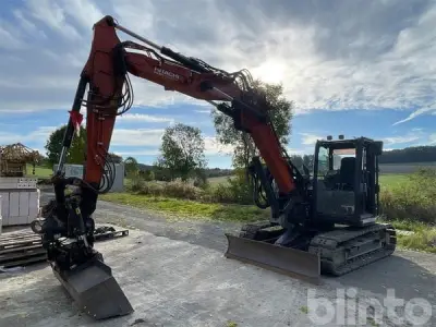 Kompaktbagger Hitachi ZX85USB-6 mit Grabenlöffelset und Greifer (2022) – kavel bij Blinto, Feilitzsch