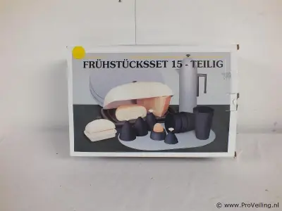 Kunsstof servies – kavel bij ProVeiling