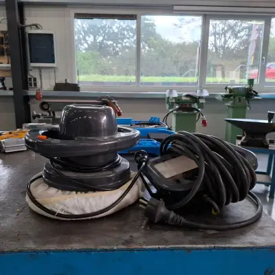Poetsmachine met ledbouwlamp – kavel bij Onlineveilingmeester, Aalsmeer