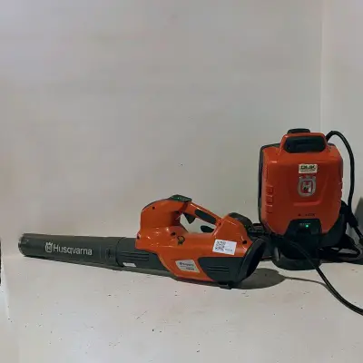 Accu bladblazer met rug gedragen accupack Husqvarna, 536LIBX, BLI520X – kavel bij Onlineveilingmeester, Heerenveen