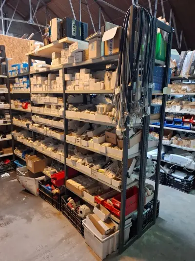 Partij installatiemateriaal o.a. Busch-Duro, Gira, Grohe, Geberit, etc – kavel bij Onlineveilingmeester, Hoogeveen